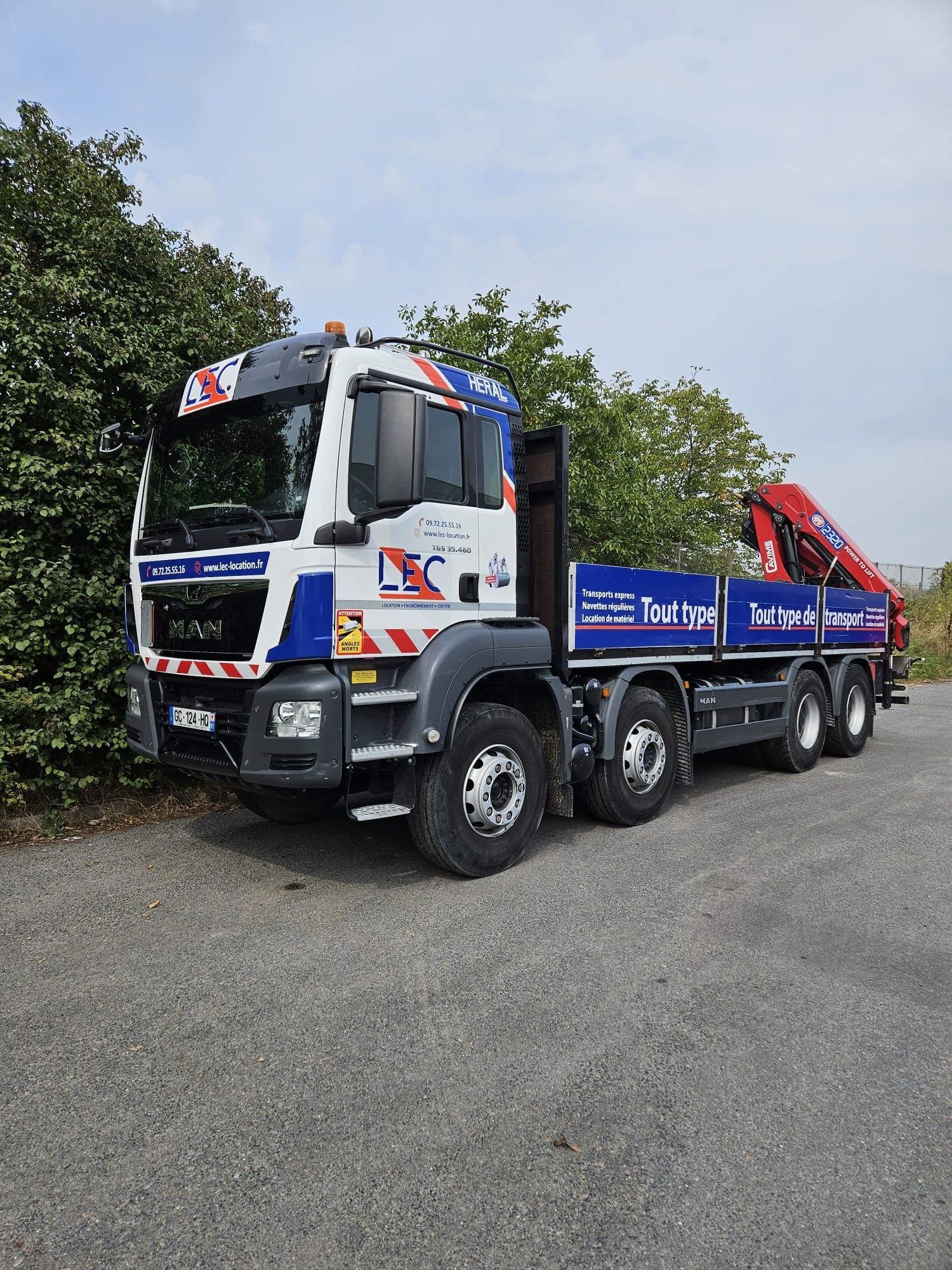 Camion à bras de grue arrière